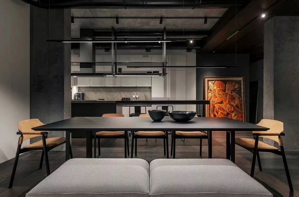 Linear light-restaurant
